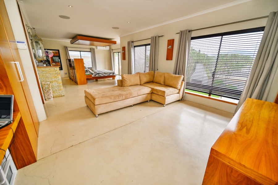 5 Bedroom Property for Sale in Vierlanden Western Cape